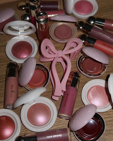 🎀 #blush #creamblush #rarebeauty #rarebeauty #rarebeautybyselenagomez #rarebeautyblush #rarebeautyhighlighter #rarebeautymakeup #softpinchliquidblush #rarebeautyliquidblush #rarebeautypowderblush Girly Products, Selena Gomez Makeup, Makeup Haul, Perfect Skin Care Routine, Rare Beauty, Cream Blush, August 9, Fragrance Collection, Perfect Skin