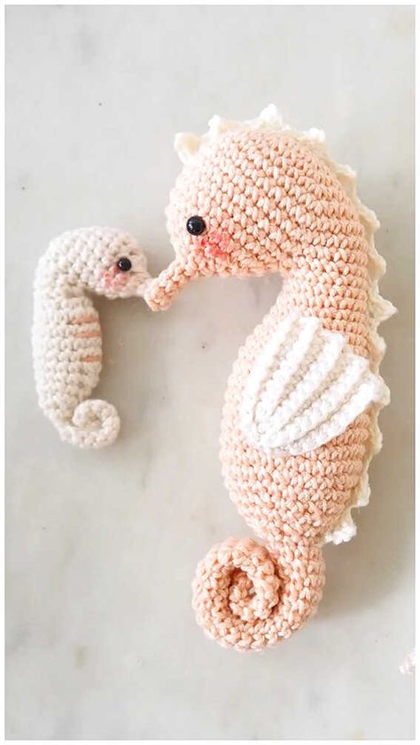 Amigurumi Seahorse, Crochet Seahorse, Crochet Ocean Animals, Crochet Starfish, Crochet Fish Patterns, Crochet Sea Creatures, Free Amigurumi Crochet Patterns, Crochet Fish, Lovey Pattern