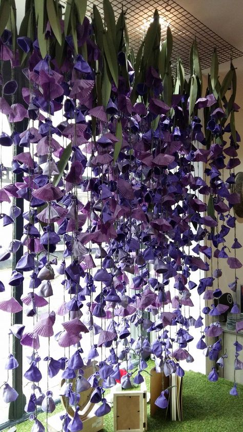 Wisteria Diy Paper, How To Make Paper Wisteria, Paper Wisteria, Ecofriendly Crafts, Diy Paper Toys, Origami Projects, Eco Decor, Paper Art Projects, Homeschool Crafts