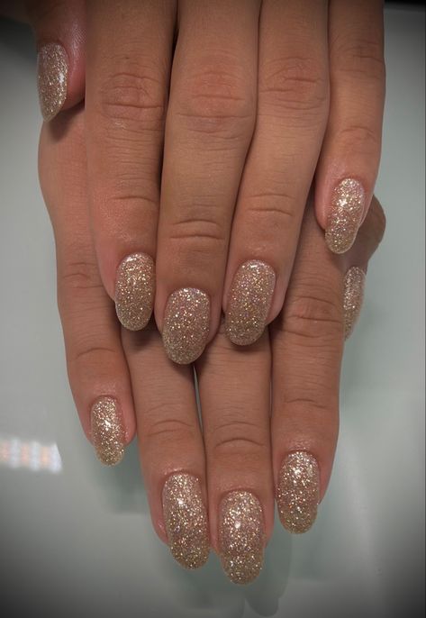 Gold Glittery Nails Acrylic, Cute Gold Nails Short, Bridal Nails Gold Glitter, Natural Nails With Gold Glitter, Subtle Gold Glitter Nails, Gold Sequin Nails, Gold Sparkle Nails Short, Gold Nails Shimmer, Gold And Silver Sparkle Nails