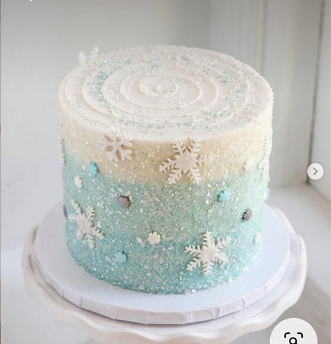 Snowflake Theme Cake, Diy Frozen Theme Cake, Frozen Birthday Cake Homemade, Frozen Themed Birthday Cake Buttercream, Buttercream Frozen Birthday Cake, Frozen Smash Cake 1st Birthdays, Homemade Frozen Birthday Cake, Frozen Ombre Cake, Elsa Cake Buttercream