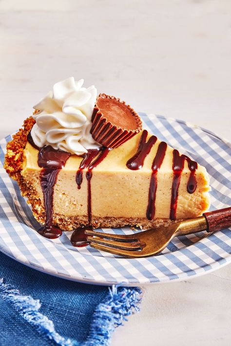 Peanut Butter Pretzel Pie, Creamed Chicken, Pretzel Pie, Midnight Cravings, Breakfast Party Foods, Easy Dinner Casseroles, Pretzel Crust, Peanut Butter Pretzel, Breakfast Party