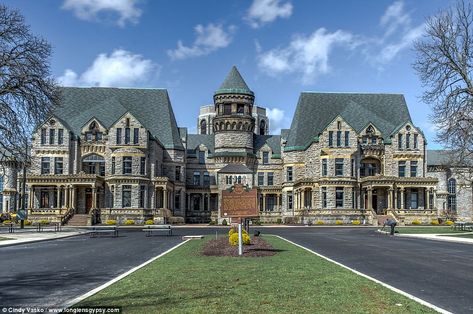 Tourist attraction: Thousands of tourists visit Ohio State Penitentiary in Mansfield to take the 'Hollywood Tour' every year Ohio State Penitentiary, Ohio State Reformatory, Abandoned Prisons, Inspiring Places, The Shawshank Redemption, Haunted History, Popsicle Crafts, Federal Prison, Ghost Tour