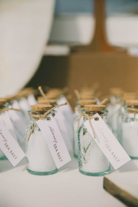 Perfect infused salt favors Sea Salt Wedding Favors, Salt Wedding Favors, Sand Wedding Favors, Salt Favors, Cheap Beach Wedding, Infused Salt, Nautical Wedding Favors, Beach Decorations, Diy Beach Wedding