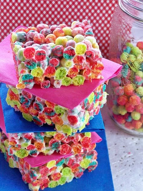 trix instead of rice krispies -- perfect for a kids party or sleepover or just about anytime Bubble Guppies Party, Bubble Guppies Birthday, Tie Dye Party, Bubble Party, Cereal Treats, Bubble Guppies, Food Names, Crispy Treats, Rice Krispie Treats