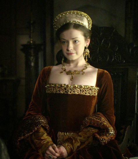 Queen Mary Tudor, The Tudors Costumes, Capcut Pfp, Victorian Ball Gowns, Mary Tudor, Sarah Bolger, Tudor Fashion, Tudor Costumes, Modest Wardrobe