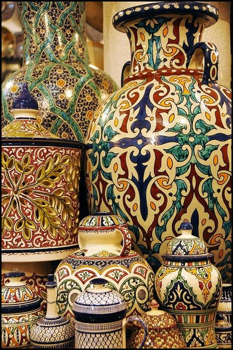 45 Pottery Painting Ideas and Designs Morocco Ceramics, Spain And Morocco, Moroccan Pottery, Moroccan Inspiration, Moroccan Art, Turkish Tea, Painted Pottery, Hand Painted Pottery, Water Fountains