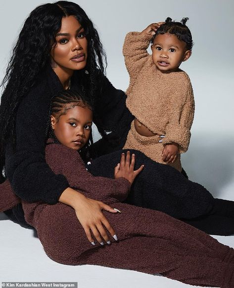 Mommy Daughter Photoshoot, Iman Shumpert, Black Motherhood, Mom Beauty, Mommy Goals, Teyana Taylor, Mommy Daughter, Cozy Season, Black Families