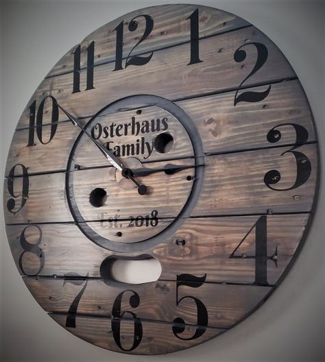 Large Wooden Clock, Wooden Spool Tables, Wooden Spool Projects, Spool Ideas, Spool Tables, Clock Table, Farmhouse Clocks, Wire Spool, Farmhouse Wall Clock