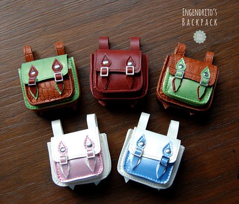 Engendrito's Backpack | PLEASE NOT FLICKRMAIL | Flickr Handmade Leather Bag Pattern, Tiny Purses, Miniature Clothes, American Girl Doll Diy, Leather Folder, Mini Clothes, Cute Polymer Clay, Barbie Accessories, Mini Things