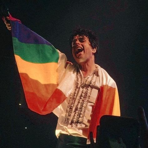 Billy Joe Armstrong, Mike Dirnt, Billie Green Day, Green Day Billie Joe, Bi Flag, Tré Cool, Joe Armstrong, Lgbt Flag, Billie Joe Armstrong