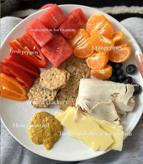 Whole Foods Lunch Ideas, Whole Food Ideas, Clean Eating Recipes Breakfast, Savory Healthy Snacks, Healthy Snack Plate, Snack Plate Ideas, Clean Snacks, Healthy Lunch Snacks, Easy Healthy Meal Prep