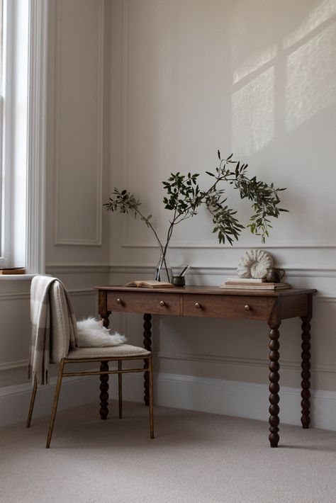 This piece is one of the newest additions to our iconic Sintra Collection.🤎 Designed to achieve the perfect balance between the intricate lines of our signature bobbin from the Sintra Collection and a simple, elegant design, this desk highlights the rich textures and patterns of the timber used. It features hand-turned bobbin legs with timeless and captivating lines and is handcrafted in West Sussex by our skilled craftsmen. Visit our website to know more . Leake Street, Cocktail Cabinet, Contemporary Cottage, Hotel Interior, Early Bird, Farmhouse Chic, Simple Elegant, New Release, Rich Textures