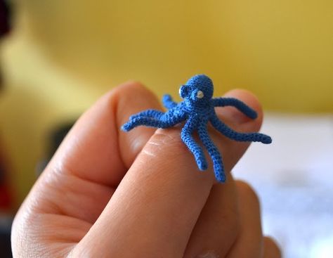 Crochet Octopus Pattern, Octopus Crafts, Octopus Pattern, Tiny Crochet, Micro Crochet, Microcar, Crochet Octopus, Amigurumi Animals, Crochet Tips