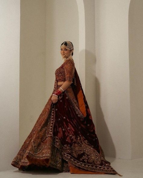 Casual Bridal Dress, Latest Bridal Lehenga Designs, Reception Outfits, Indian Wedding Lehenga, Latest Bridal Lehenga, Desi Wedding Dresses, Wedding Lehenga Designs, Indian Bride Outfits, Bride Outfits