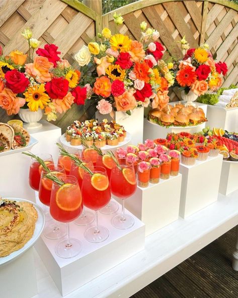 Brunch Setup Ideas, Brunch Setup, Brunch Birthday Party, Grad Party Theme, Creative Catering, Brunch Decor, Bridal Shower Inspo, Grad Party Decorations, Birthday Dinner Party