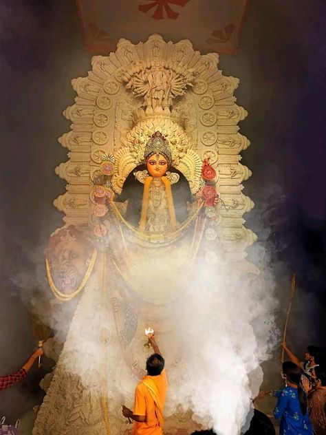 Maa Durga Photo, Bengali Culture, Mother Kali, Desi Love, Durga Painting, Durga Images, Lord Photo, Lord Krishna Hd Wallpaper, Peace Illustration