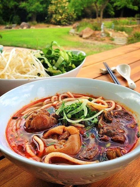 The Spices Of Life . . .: Bún Bò Huế (Hue Style Beef Noodle Soup) International Soups, Bun Bo Hue, Asian Soup Noodle, Soup Beef, Vietnamese Dishes, Vietnamese Soup, Bo Bun, Beef Noodle Soup, Vietnam Food