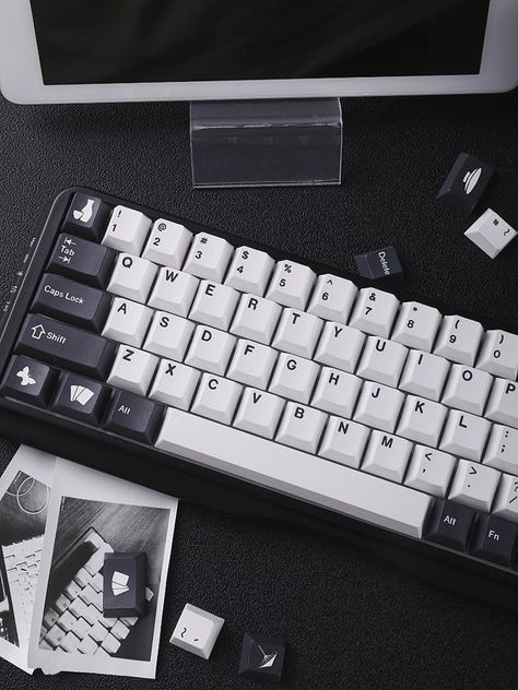 White Keycaps, Diy Mechanical Keyboard, People Come And Go, Unique Desks, Key Caps, Pc Setup, Black And White Aesthetic, Room Setup, Mechanical Keyboard