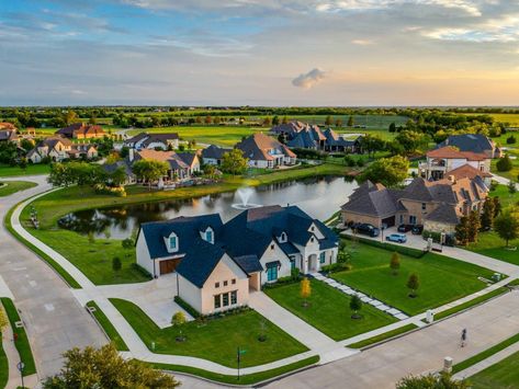 Mansion Neighborhood, Cool Homes, Driveway Entrance Landscaping, Landscape And Urbanism Architecture, Book Illustration Design, Architect Design House, Landscape And Urbanism, Log Cabin Homes, Dream House Exterior