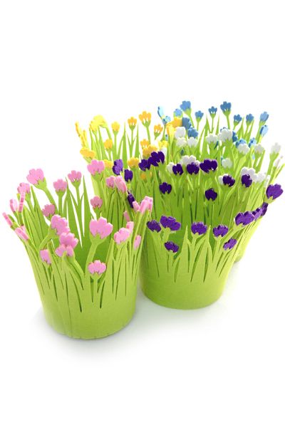 It's supposed to be a flower pot cover, but I think I'd use them to dress up a candy dish or one of those large sugar eggs! Foam Sheet Crafts, Art N Craft, Felt Craft, Foam Crafts, Felt Ornaments, Felt Flowers, Felting Projects, Spring Crafts, Flower Crafts