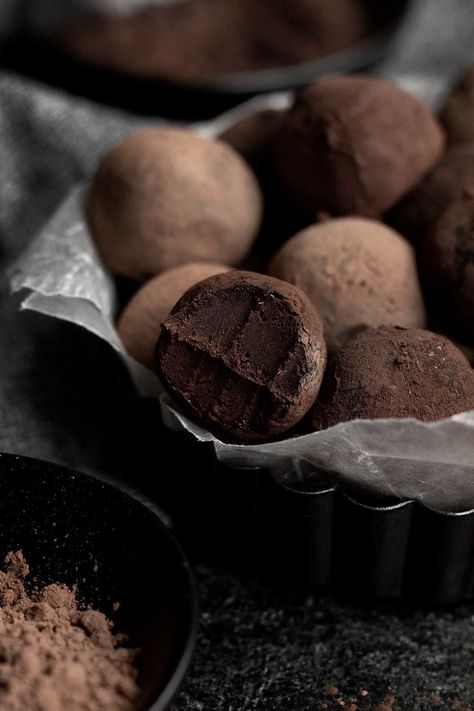 Cocoa Dusted Truffles - Lane & Grey Fare Baked Snacks, Homemade Chocolate Truffles, Dessert Truffles, Gluten Free Candy, Truffle Recipe Chocolate, Homemade Candy, No Bake Snacks, Free Candy, Homemade Candies