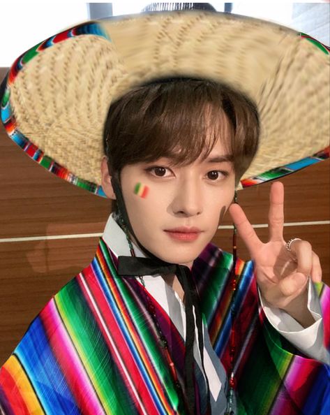 Minho mexicano Kpop Mexico, Tae Oh, Love Of My Live, Asian Love, Puppy Face, Kids Icon, Korean Men, Kids Pictures, Kpop Memes