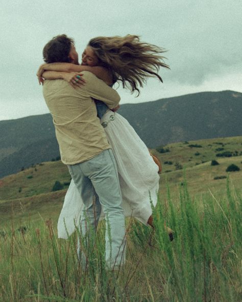 Spinning Couple Picture, Rain Engagement Pictures, Rain Nostalgia, Couple Running Together, Pinterest Couples, Kat Singleton, Rain Photos, Rainy Photoshoot, Couples Dancing