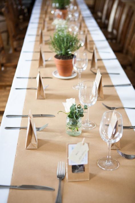 rustic kraft paper wedding table runner / http://www.himisspuff.com/wedding-table-centerpieces-runners/7/ Diy Wedding Flower Centerpieces, Wedding Favor Table, Paper Table Runner, Diy Wedding Table, Diy Confetti, Deco Champetre, Table Favors, Kraft Paper Wrapping, Paper Table