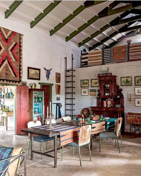 French Farmhouse Table, Southwestern Blankets, Colorado Ranch, Mexican Furniture, Mexico House, The World Of Interiors, Brick Walls, Georgian Homes, New York Apartment