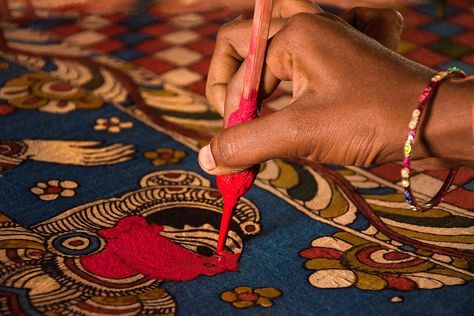 Different type of pen is made particularly to paint or color. Kalamkari Fabric, Home Decor Indian, Indian Illustration, Kalamkari Painting, Ancient Paintings, Girls Long Dresses, Traditional Wall Art, Ancient Technology, Temple Art