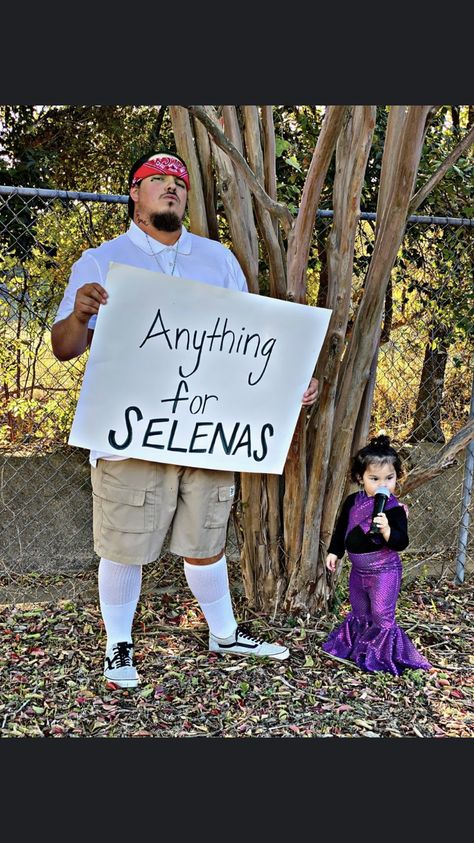 Funny Mexican Halloween Costumes, Selena Quintanilla Museum, Selena Quintanilla Funny, Selena Halloween Costume, Selena Quintanilla Costume, Funny Mexican Pictures, Anything For Selenas, Mexican Pictures, Selena Costume