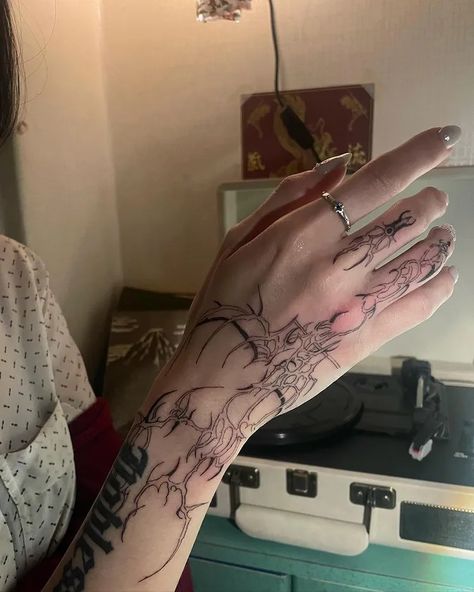 Paznokcie Hello Kitty, Sigil Tattoo, Pretty Hand Tattoos, Sharpie Tattoos, Tattoos Geometric, Aesthetic Tattoo, Elegant Tattoos, 문신 디자인, Dope Tattoos