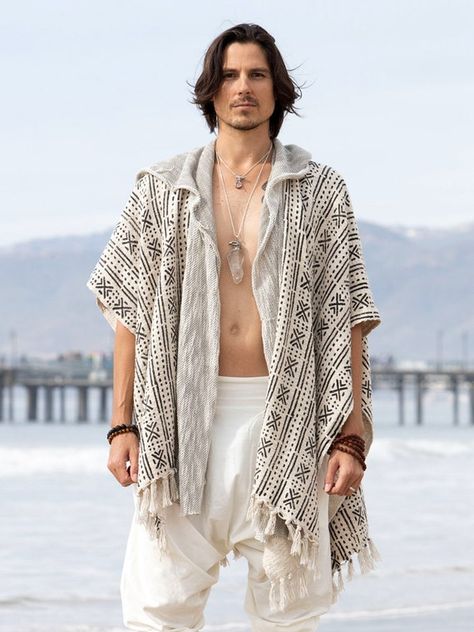 Tulum Outfits Ideas, Goa Style, Boho Beach Outfit, Mens Cape, Tulum Outfits, Poncho Men, Festival Outfits Men, Tulum Beach, Festival Jacket