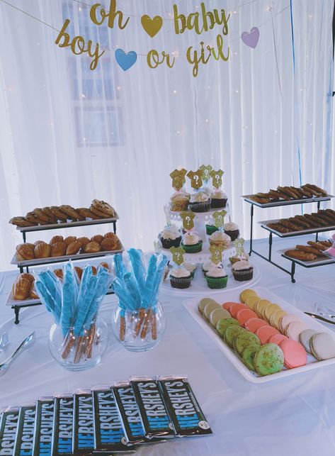 Gender Reveal Food Set Up, Gender Reveal Food Table Set Up, Gender Reveal Desert Table Ideas, Gender Reveal Table Set Up Decoration, Gender Reveal Treat Table, Gender Reveal Table Set Up, Gender Reveal Food Table, Gender Reveal Dessert Table, Gender Reveal Dessert