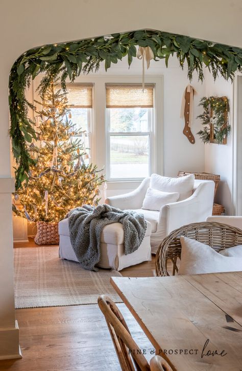 Vintage Inspired Christmas Home Tour Christmas Dining Room Ideas, Pine And Prospect Home, Pine And Prospect, Christmas Decor Trends, Thrifted Decor, English Cottage Decor, Garland Ideas, Christmas Dining Room, Vintage Inspired Christmas