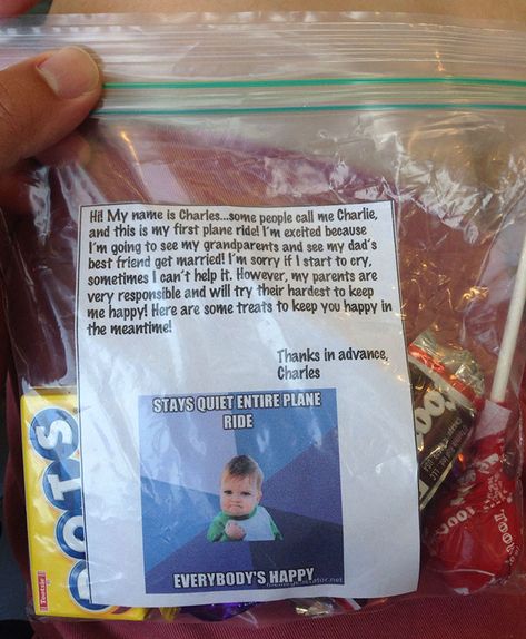 We've all been on an airplane where some inconsolable baby just won't stop crying. Some parents try to make it easier for their fellow passengers by handing out goodie bags as a pre-emptive apology, but one mom has written an article arguing against such a trend. First Flight Goodie Bags, Toddler Plane Travel, Baby Flight, Kids Jokes And Riddles, Baby Airplane, Flying With A Toddler, Care Package Baby, Plane Gifts, Airplane Gifts