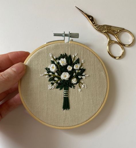 Wedding Hand Embroidery, Floral Bouquet Wedding, Wedding Floral Arrangement, Thread Crafts, Basic Hand Embroidery Stitches, Wedding Hands, Anniversary Gift For Wife, Eye Makeup Designs, Art Patterns