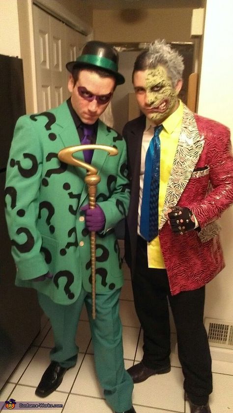 Greg: I wanted to make an original Two Face design, but take inspiration from comic and film version. I am pleased with what I have created! Hope you enjoy! This costume... Batman Two Face, Two Face Costume, Halloween Costume Contest Winners, Costumes Homemade, Costume Contest Winner, Batman Halloween, Halloween Costumes 2014, Diy Cosplay, Cartoon Character Costume