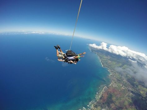 Skydiving Pictures, Base Jump, Happy Minds, Clear Mind, Skydiving, Backpacking Travel, Oahu Hawaii, Dream Vacation, Rock Climbing