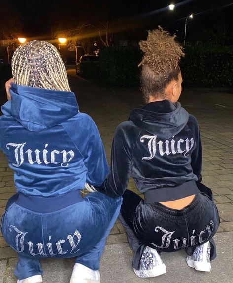 Juicy Couture Clothes, Glamour Shoot, Seluar Ketat, Juicy Couture Tracksuit, Bestie Outfits, Matching Outfits Best Friend, Best Friend Outfits, Twin Outfits, Friend Goals