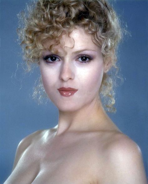 Bernadette Peters, Look Retro, Braut Make-up, Classic Actresses, Actrices Hollywood, Foto Vintage, Classic Beauty, Up Girl, Vintage Beauty