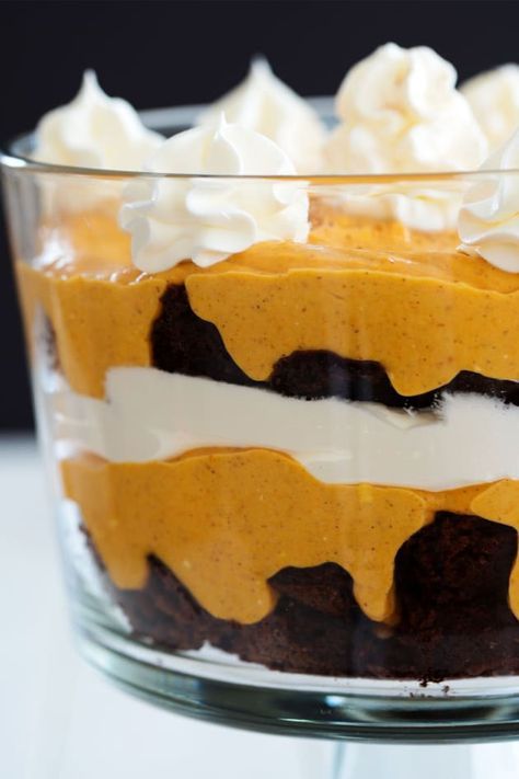 Pumpkin Brownie Trifle is an easy yet show-stopping dessert for the holiday season. A beautiful dessert centerpiece for Thanksgiving. #dessert #pumpkin Brownie Trifle Desserts, Trifle Easy, Brownie Trifle Recipe, Pumpkin Trifle, Fudgy Chocolate Brownies, Thanksgiving Desserts Kids, Brownie Trifle, Flan Cake, Pumpkin Brownies