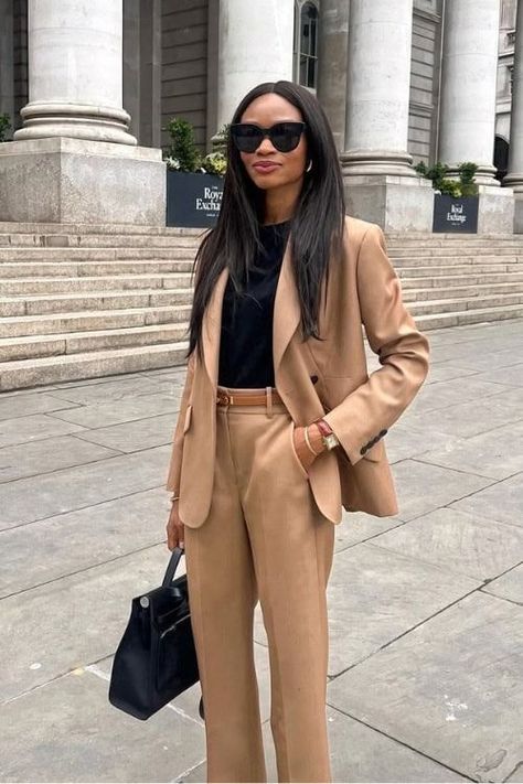 Camel Blazer Outfits Women Office Wear, Camel Suit Women, Casual Outfits For Autumn, Work Outfits Business Casual, Outfits For Autumn, Fall Work Outfits, Fall Office Outfits, Oversized Black Sweater, Yellow Mini Skirt