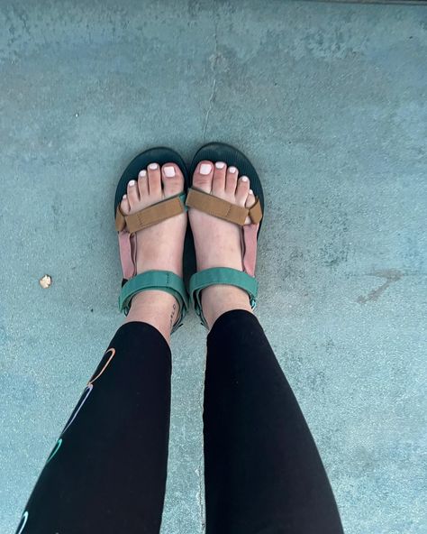 happy Teva Tuesday! 🌊 the days are finally getting a bit warmer, so I can move on from socks and sandals! ━━━━━━∘━━━━━━ #tevatuesday #teva #tevasandals #tevagal #adventureseeker #naturelover #granolagirl #naturechild #explore #roamearth #outdoorlife #natureheals #naturevibes #hiking #aventurera #naturaleza #planetatierra #aventura #goodvibes #montańas #buenasvibras #outdoorsygirlvibes #outsider #rodeatedeenergiapositiva Outdoorsy Girl, Teva Sandals, Chill Photos, Granola Girl, Socks And Sandals, May 7, Outdoor Life, Move On, Lookbook