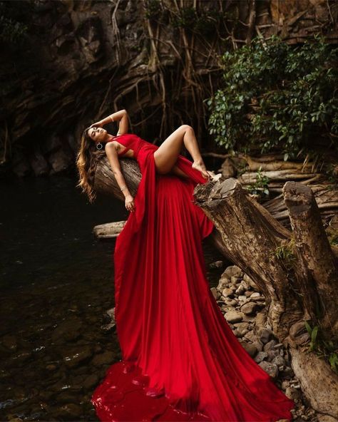 Elegant Dress Photoshoot Ideas, 40th Birthday Photo Shoot Ideas Women, Outdoor Photoshoot Ideas For Women, Photoshoot Ideas Nature, Theme Photoshoot Ideas, Beautiful Photoshoot Ideas, Red Costume, Nature Photoshoot, Glam Photoshoot