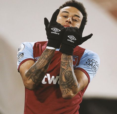 Silly Pfp, Football Wife, Football Aesthetic, Footballers Wives, Jesse Lingard, Football Images, Football Icon, Nike Wallpaper, West Ham United