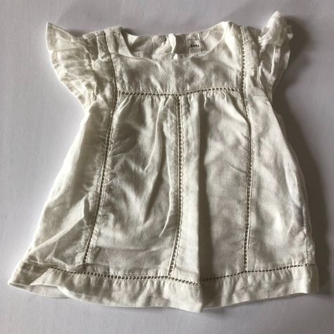 White Cotton Blouse Size 3 Years - Excellent. Really Nice Substantial Weight Gauze-Like Cotton, And Is Fully Lined. 100% Cotton. White Cotton Blouse, Autumn Wardrobe, Modest Clothing, Pinterest Closet, Birthday Wishlist, 2024 Fashion, Cotton Blouse, Clothing Hacks, Baby Gap