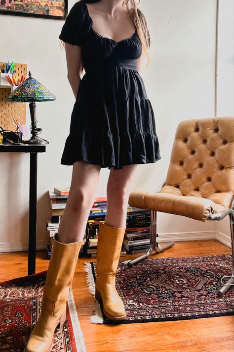 Frye Campus 14l Boots Outfit, Frye Campus Boots Outfit Winter, Frye Campus Boots Banana Outfit, Frye Boots Aesthetic, Frye Boots Outfit Summer, Tall Boots Outfit Summer, Appalachia Wedding, Light Brown Boots Outfit, Campus Boots Outfit