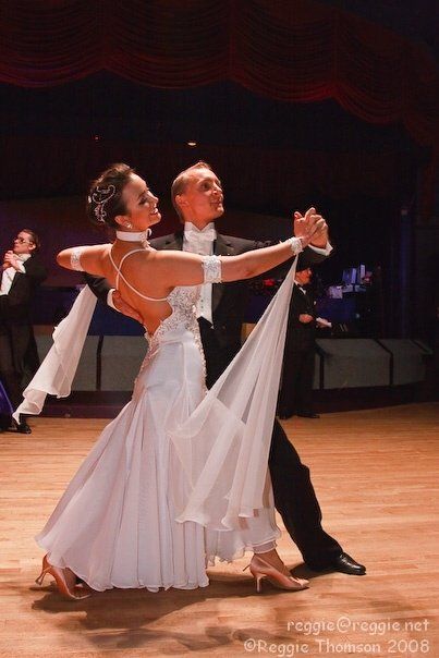 _bailes_de_salon_ Waltz Dance, Viennese Waltz, Social Dance, Ballroom Dancer, Dance Like No One Is Watching, Shall We Dance, Latin Dance Dresses, Ballroom Dress, Lets Dance